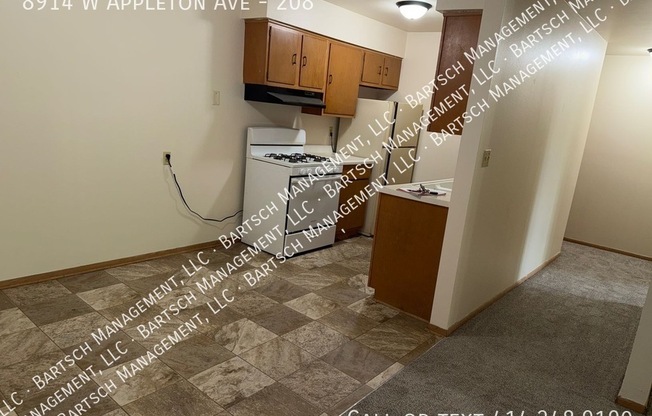 8914 W APPLETON AVE