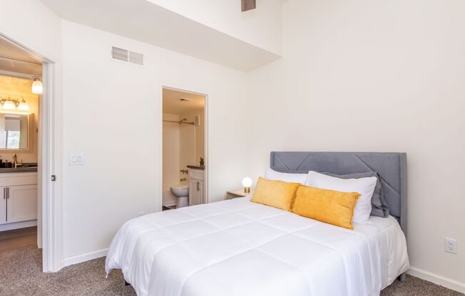 2 beds, 2 baths, 922 sqft, $1,250, Unit 1042