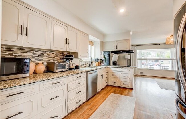 934 SYLVANIA DR