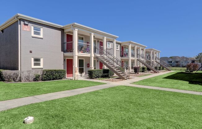 2 beds, 1 bath, 774 sqft, $1,395, Unit 43