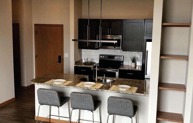 1 bed, 1 bath, 650 sqft, $1,695, Unit 7710-406