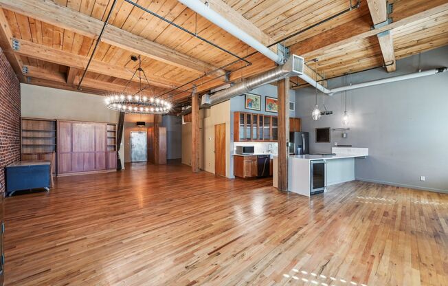 Open floor living at its best! 1 BR/2 BA loft located on the fourth floor in the covenant Franklin Lofts in the heart of LoDo.