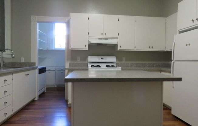 1 bed, 1 bath, $3,100, Unit 3