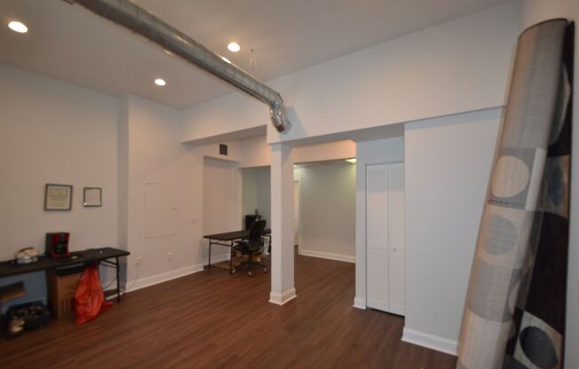 4176 W Montrose