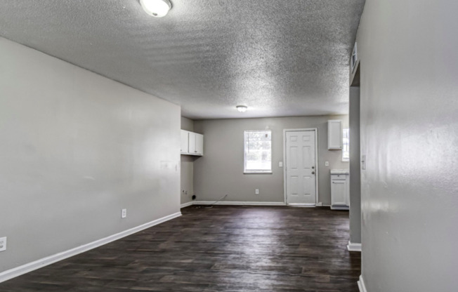 2 beds, 1 bath, $1,100, Unit 10D