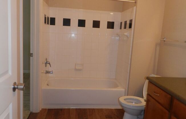 2 beds, 2 baths, 985 sqft, $1,305, Unit 1204