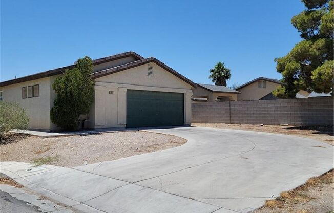 Charming Single-Story Cul-De-Sac Home | Vaulted Ceilings, Spacious Yard & Pet-Friendly!