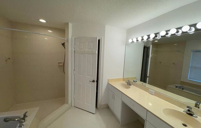 3 beds, 2 baths, $3,500, Unit # 18237