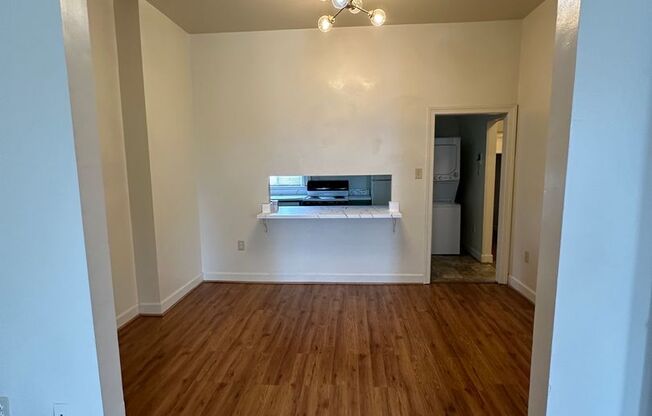 2 beds, 1 bath, 1,275 sqft, $1,395