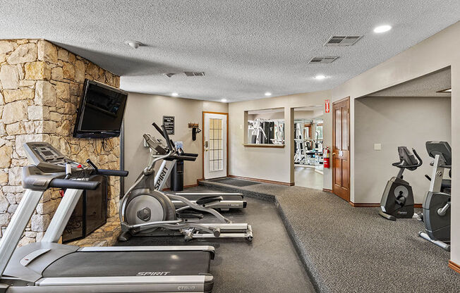 fitness center at Kansas City apartments