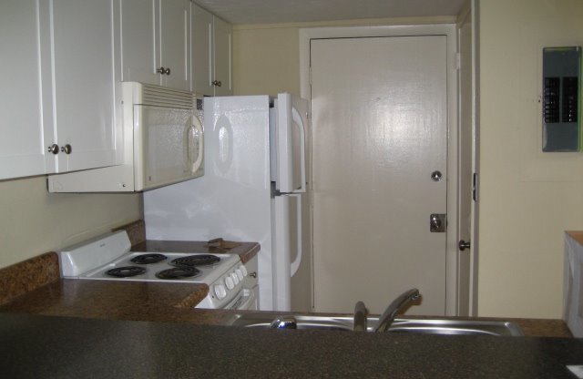 SELLER FINANCING with $39,400 Down Payment (20%) - PROVINCETOWN-FT. MYERS TOWNHOME 2 BED 1.5 BATH
