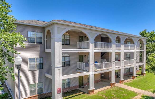 One and two bedroom apartment homes featuring efficient appliances, hardwood floors, walk-in closets, washer and dryer connections and much more at Parham Pointe Apartments in Little Rock, AR