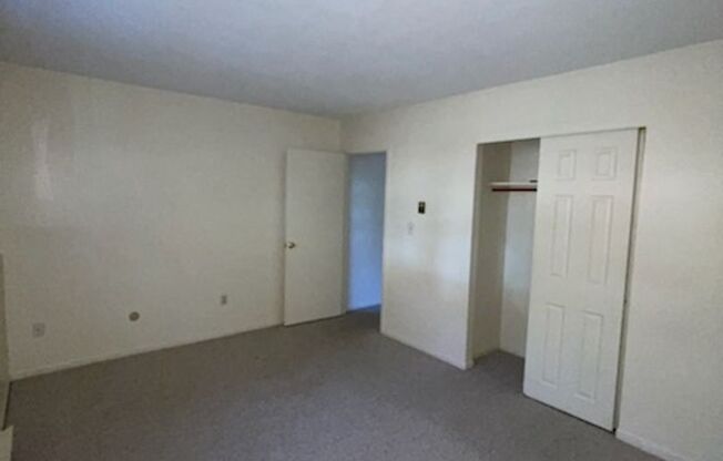 2br-Clean unit at Madison Arms