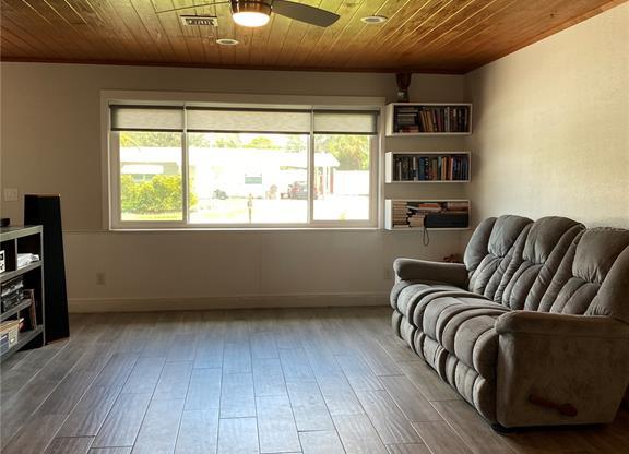 232 GLN OAK RD