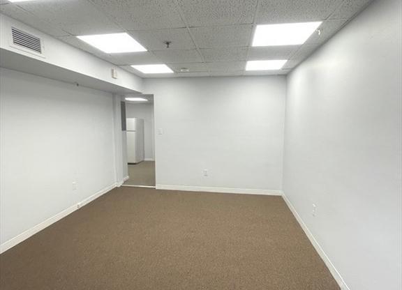 2 beds, 1 bath, 700 sqft, $3,200, Unit G3