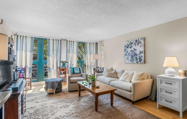 42 8th St
