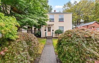 583 NE ROBERTS AVE
