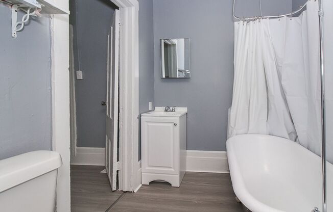 1470-1472 W 110 ST CLEVELAND, OH. 44102