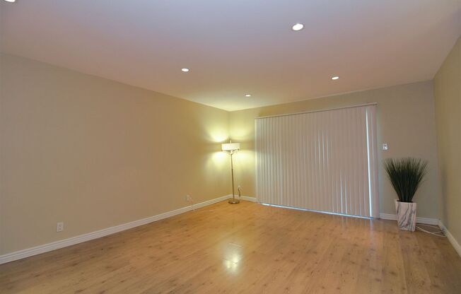 1 Bedroom Condo For Lease in Fullerton