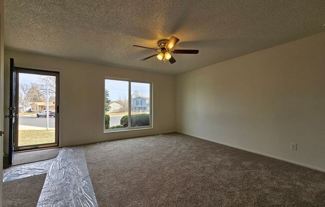 Lovely Aurora Tri-Level 4 Beds w/ New Paint, Carpet, Blinds, Huge Fenced Yard