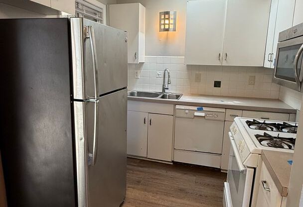 2 bedroom Charming Home Multnomah Village Video Attached.