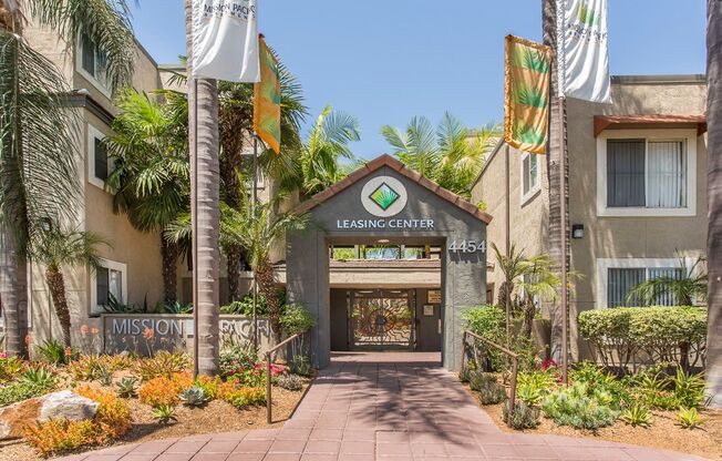 2 beds, 2 baths, 965 sqft, $2,895, Unit 319