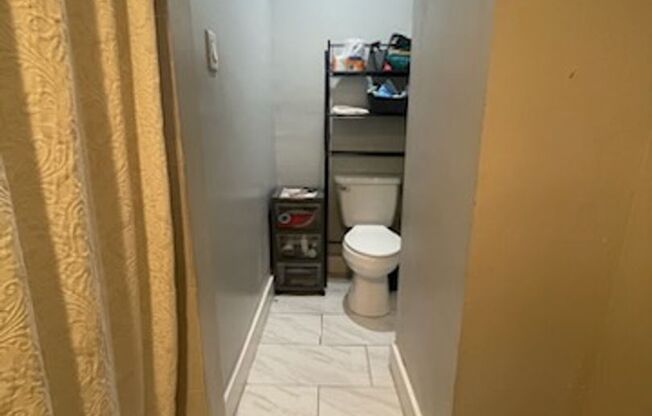 Studio, 1 bath, 300 sqft, $990, Unit 3412 Spring Partners LP-LLM ( Far East-PECO)