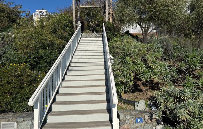 UNIQUE 2BD/1BA HOME WITH DETACHED BONUS ROOM WITH 1/2 BA., IN SAN QUENTIN VILLAGE-BAY VIEWS!