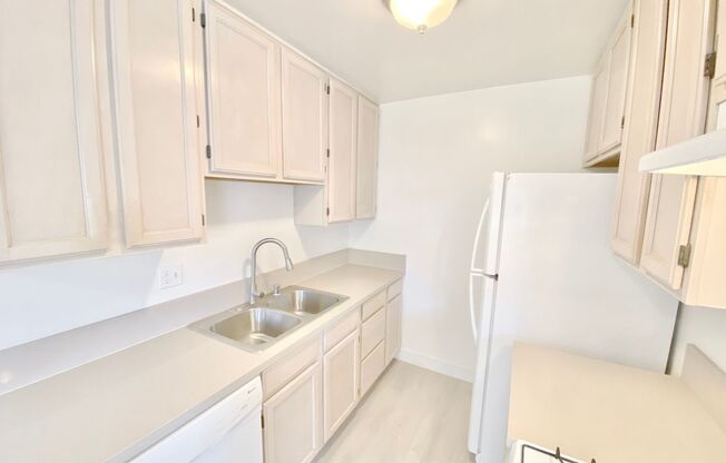 2 beds, 1 bath, $2,195, Unit 7