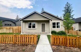 Lovely Sisters single level home in Hayden homes community across from park!