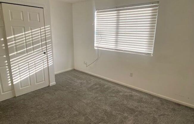 2 beds, 1 bath, 1,000 sqft, $1,250, Unit 609B