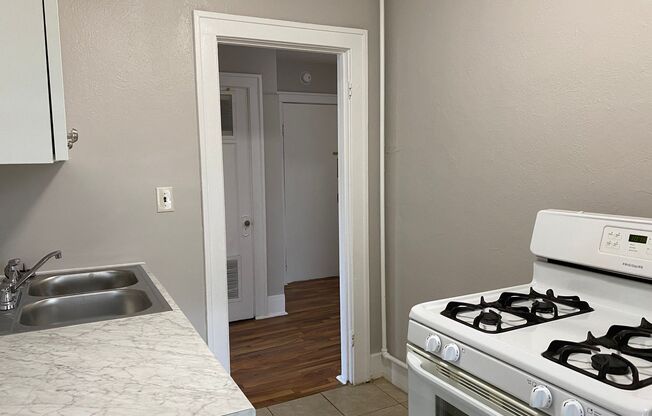 2 beds, 1 bath, 620 sqft, $795, Unit 1911/03