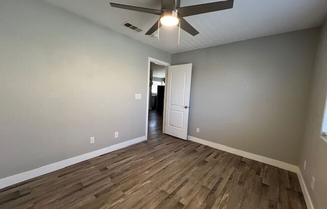 2 beds, 1 bath, $1,300