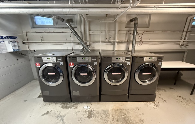 1 bed, 1 bath, $2,700, Unit 14