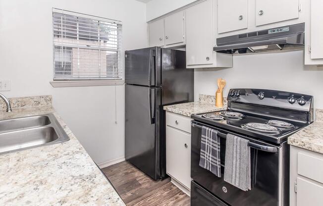 1 bed, 1 bath, 727 sqft, $899