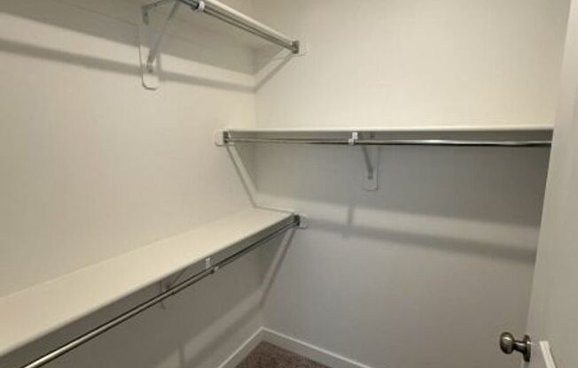 3 beds, 2 baths, 1,400 sqft, $1,895, Unit 572