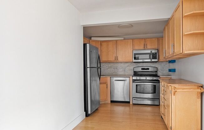 2 beds, 2 baths, $3,350, Unit 5B