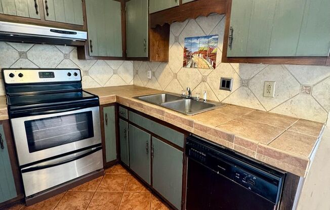 1 bed, 1 bath, $1,000, Unit # 320