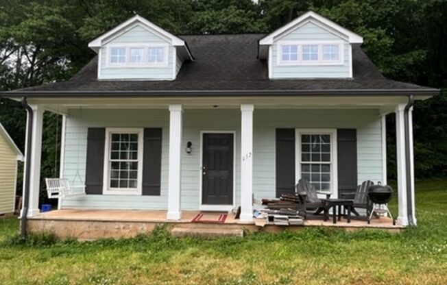 Newly updated 4 Bedroom/4 Bathroom House!