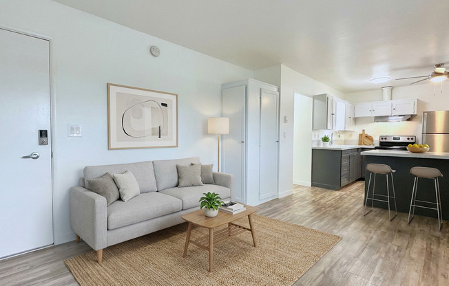 2 beds, 1 bath, 605 sqft, $1,495, Unit 48