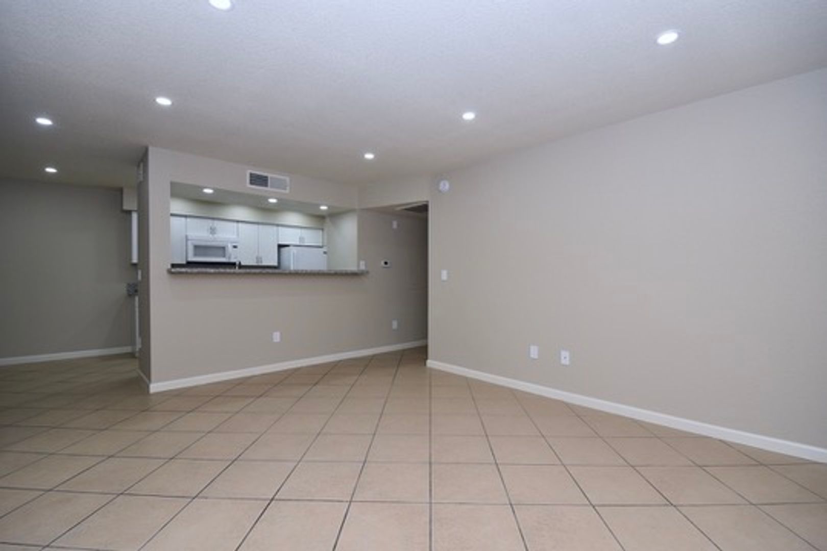 Gorgeous 1 Bedroom 1st Floor Completely Remodeled