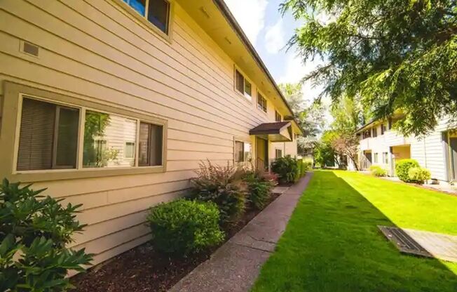 3 beds, 2 baths, 1,100 sqft, $1,795, Unit 119-4846
