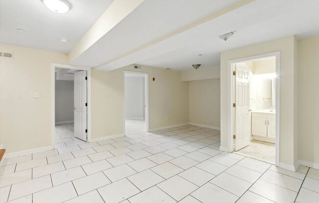 4 beds, 2 baths, $1,925, Unit Unit 13