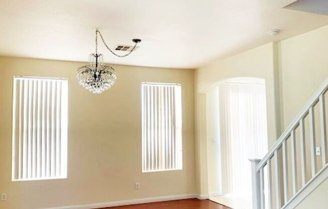 A SPACIOUS 2 STORY 3 BEDROOM 2.5 BATHROOM HOME LOCATED WITHIN THE GATED COMMUNITY OF CACTUS SPRINGS. FEATURING LAMINATE FLOORING ALL THROUGHOUT THE HOME, NEARBY MANY SHOPPING CENTERS AND NEAR THE 215. A MUST SEE!!