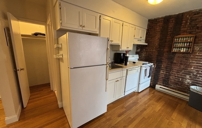 Studio, 1 bath, 700 sqft, $2,495, Unit F