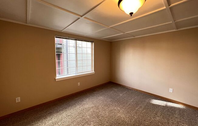 2 beds, 1 bath, $1,595, Unit Unit C-20