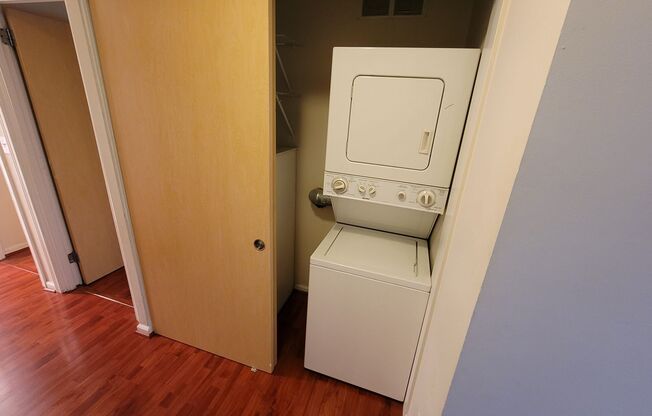 2 beds, 1 bath, 820 sqft, $2,795, Unit R-212