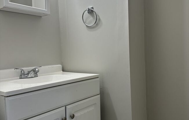 $1700 PER MONTH 3 Bedroom 1.5 Bathroom House in South Columbus!
