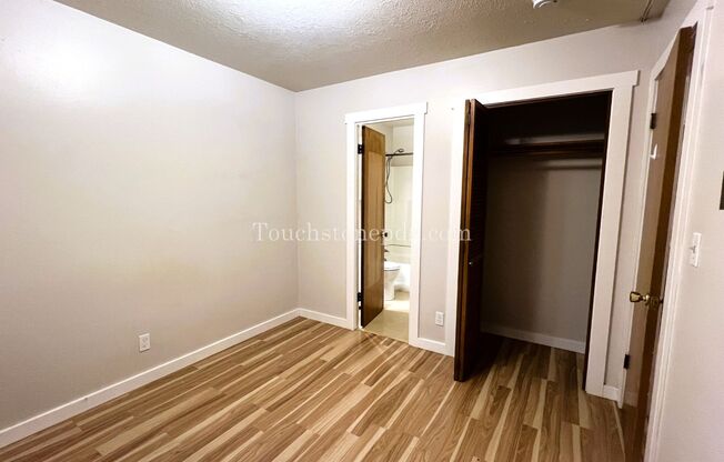 1 bed, 1 bath, $1,095, Unit #16