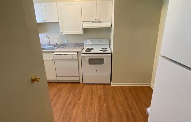 1092 Nichols Drive ~ 2 Bedrom / 1 Bathroom ~ Cameron Village ~ Newly Renovated Kitchen and Bathroom